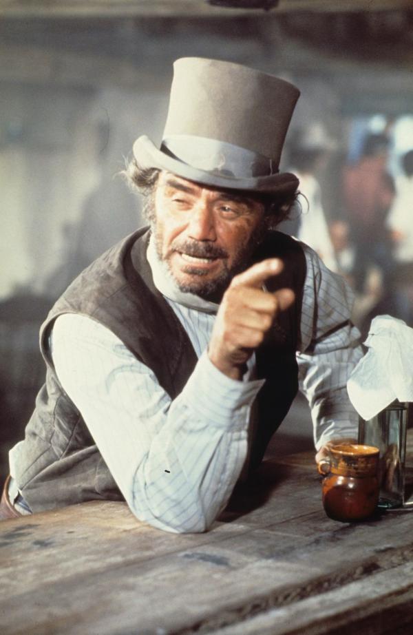 Bild 1 von 4: Hoop (Ernest Borgnine)