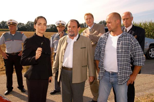 Bild 1 von 27: Im Bild (v.li.): Irina Wanka, Manfred Schmid, Albert Fortell, Daniel Micheel, Heinz Trixner.