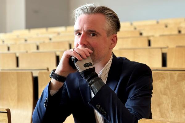Bild 1 von 9: Der Sozialpsychologe Bertolt Meyer beobachtet eine Kulturkampf um \