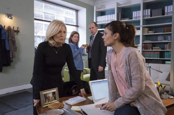 Bild 1 von 8: (v.l.n.r.) Isabel von Brede (Sabine Postel); Gudrun Wohlers (Katrin Pollitt); Markus Gellert (Herbert Knaup); Yasmin Meckel (Sophie Dal)