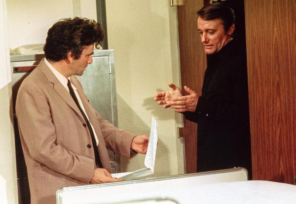 Bild 1 von 3: Im Bild (v.li.): Peter Falk (Insp. Columbo), Robert Vaughn (Danzinger).