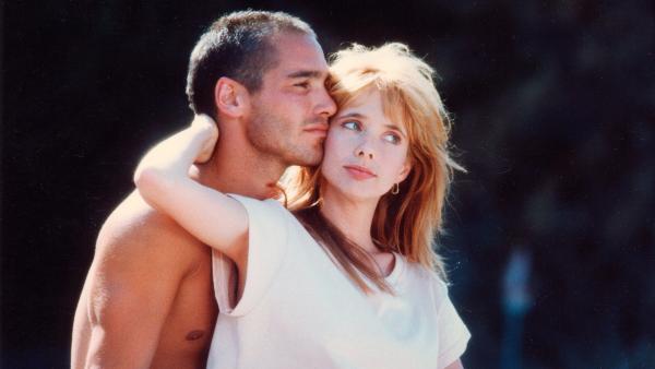 Bild 1 von 6: Die Versicherungsagentin Johana Baker (Rosanna Arquette) hat nur Augen für den schüchternen Taucher Jacques Mayol (Jean-Marc Barr).