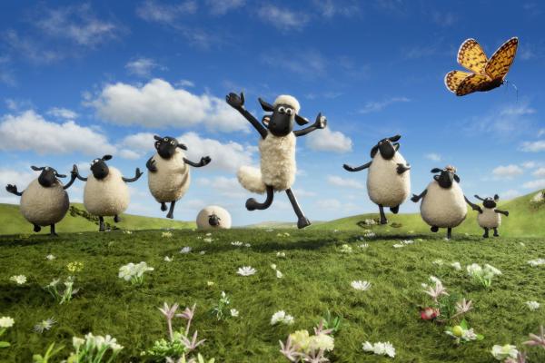 Bild 1 von 8: Shaun (M.) und seine Herde wissen, wie man Spaß haben kann, doch als der Bauer plötzlich nicht mehr auf den Hof zurückkehrt, beginnt für die Schafe ein Abenteuer in der Stadt, in dem ihnen klar wird, dass sie ihn mehr als Spaß brauchen, um es zu bestehen ...