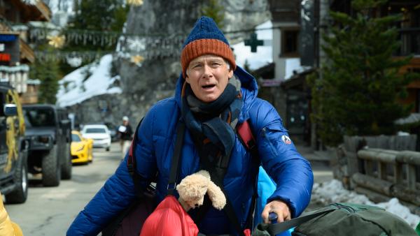 Bild 1 von 10: Obwohl Antoine (Franck Dubosc) seit einiger Zeit zum Hausmann konvertiert ist, überfordert ihn die Rolle als Alleinerziehender auf Zeit im Skiurlaub sichtlich.