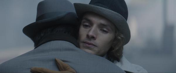 Bild 1 von 9: Alfred Bosie Douglas (Colin Morgan)