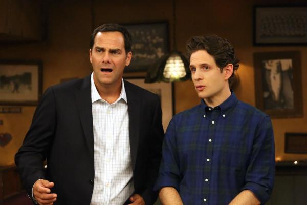 Bild 1 von 1: Andy (Andy Buckley, l.);Dennis Reynolds (Glenn Howerton, r.)