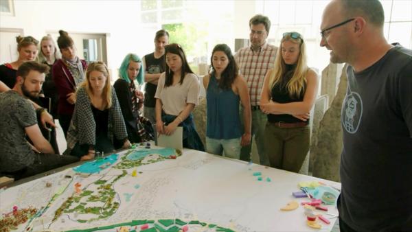 Bild 1 von 6: Animal Aided Design: Ein Professor für Ökologie und seine Studenten von der TU Freising wollen gemeinsam mit Landschaftsarchitekten innovative Ideen entwickeln.