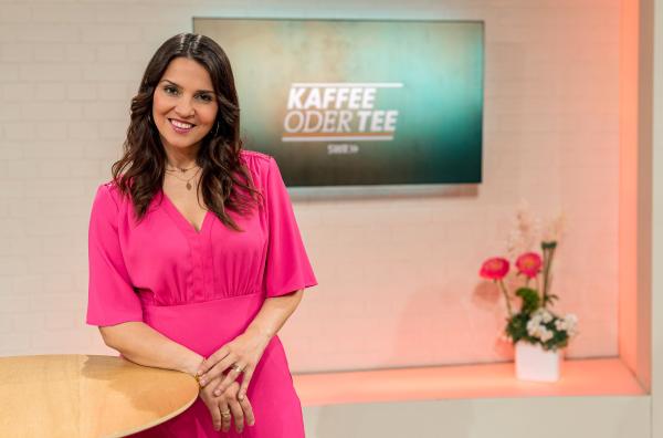 Bild 1 von 3: Das tägliche Servicemagazin des SWR Fernsehens bietet Wissenswertes aller Sparten.  Moderatorin Fatma Mittler-Solak präsentiert Gesundheitstipps, Rezepte, Ratschläge, Freizeitanregungen und Unterhaltung.