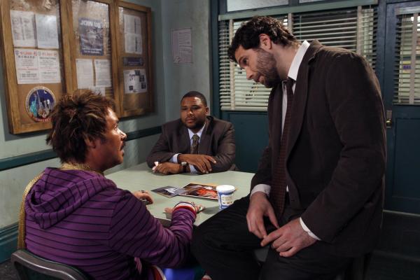 Bild 1 von 4: (l-r) Brian Gant as Jonah Applebaum, Anthony Anderson as Det. Kevin Bernard,  Jeremy Sisto as Det. Cyrus Lupo -- NBC