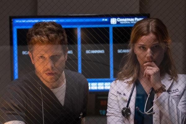 Bild 1 von 17: Dr. Conrad Hawkins (Matt Czuchry, l.); Nicolette Nevin (Emily VanCamp, r.)