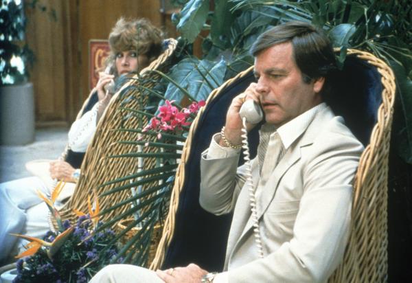 Bild 1 von 10: Jennifer Hart (Stefanie Powers, l.); Jonathan Hart (Robert Wagner, r.)