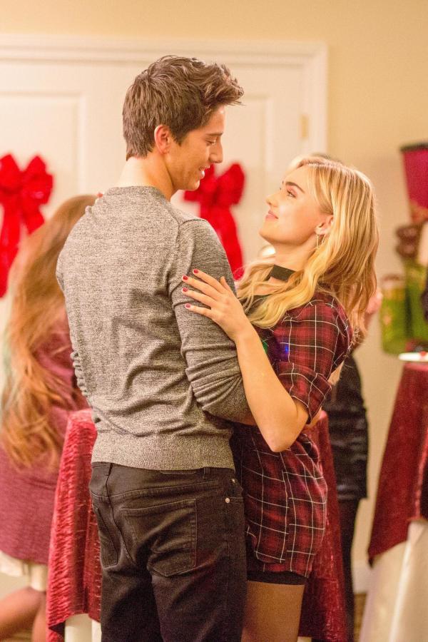Bild 1 von 12: Im Bild: Milo Manheim (Pierce), Meg Donnelly (Taylor Otto).