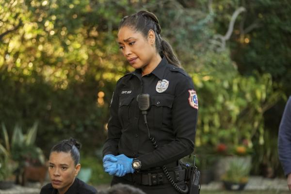 Bild 1 von 8: Tommy Vega (Gina Torres)