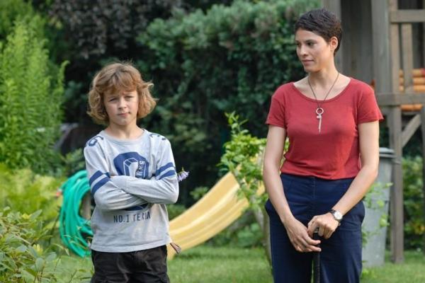 Bild 1 von 9: Hat Jan (Max Boekhoff, l.) in Lisa (Jasmin Gerat, r.) die richtige Frau für seinen Vater gefunden?