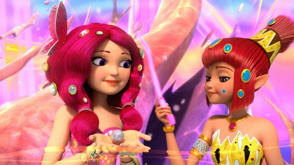 Bild 1 von 5: Mia (l.) und Yuko (r.) haben mit Hilfe des magischen \