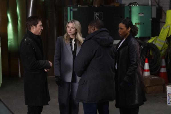 Bild 1 von 8: (v.l.n.r.) Remy Scott (Dylan McDermott); Nina Chase (Shantel VanSanten); Ray Cannon (Edwin Hodge); Sheryll Barnes (Roxy Sternberg)