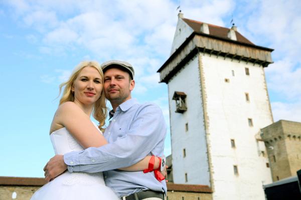 Bild 1 von 4: Hochzeitsfieber in Estland. Die 28-jährige Annika heiratet den gleichaltrigen Witali, mit dem sie schon zwei Kinder hat.