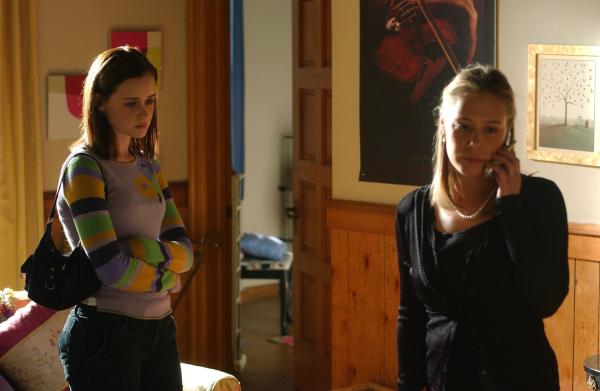 Bild 1 von 22: Rory (Alexis Bledel, l.); Paris (Liza Weil, r.)