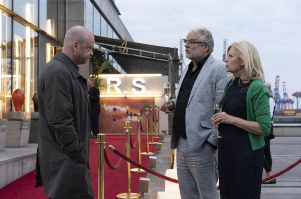 Bild 1 von 8: (v.l.n.r.) Ole Hansen (Robert Gallinowski); Robert Seebacher (Filip Peeters); Isabel von Brede (Sabine Postel)