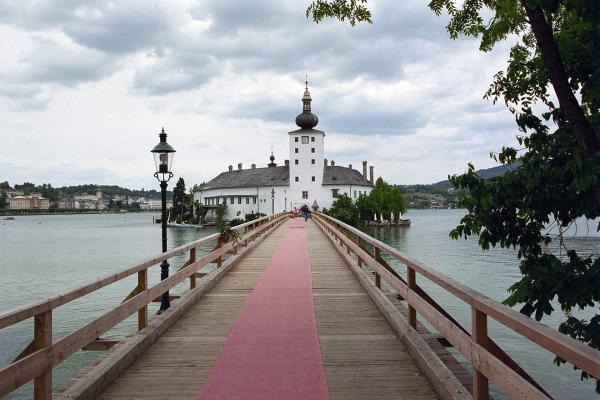 Bild 1 von 3: Schloß Orth