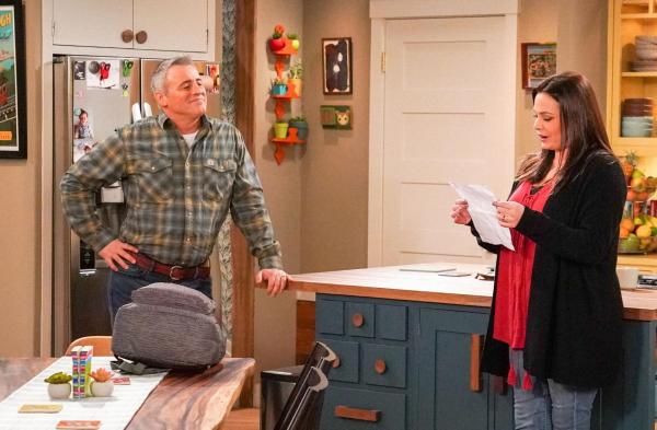 Bild 1 von 18: Adam Burns (Matt LeBlanc, l.); Andi Burns (Liza Snyder, r.)
