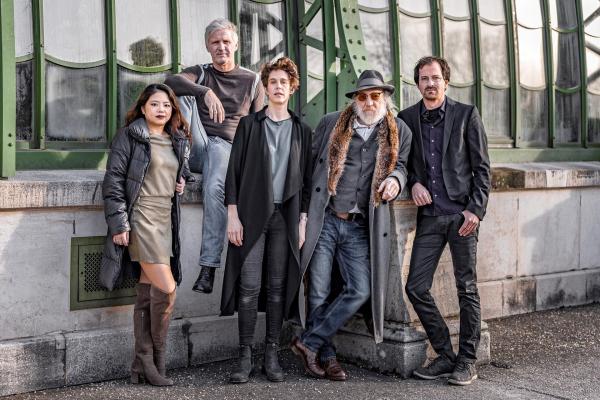 Bild 1 von 1: Im Bild: Roland Neuwirth und das radio.string.quartet.