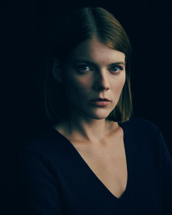 Bild 1 von 8: (1. Staffel) Myfanwy Thomas (Emma Greenwell)