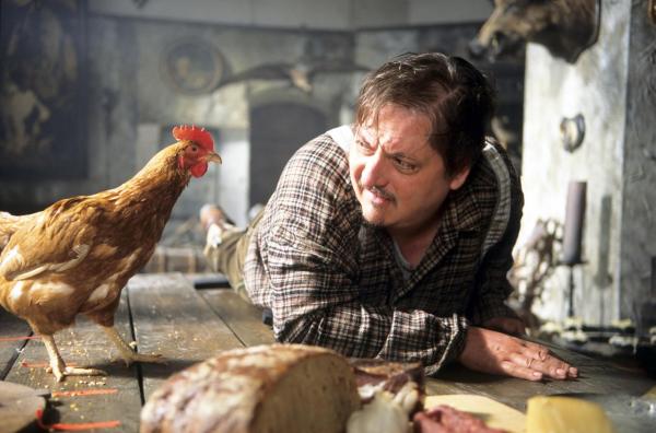 Bild 1 von 12: Im Bild: Pannecke (Jürgen Tarrach) legt sich sogar mit den Hühnern an.