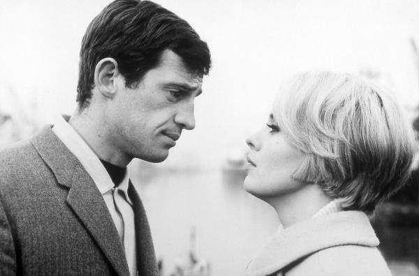 Bild 1 von 6: Das unfreiwillige Schmugglerduo David (Jean-Paul Belmondo) und Olga (Jean Seberg) muss einige Hindernisse überwinden.