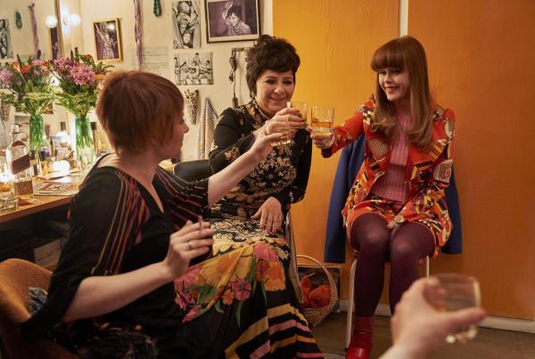Bild 1 von 9: (v.l.n.r.) Lisbeth Dahl (Anika Aakjær); Lily Broberg (Helle Dolleris); Mimi (Andrea Heick Gadeberg)