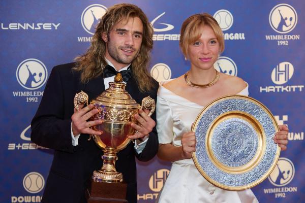 Bild 1 von 1: Im Bild: Toby Sebastian (Andre Agassi), Lena Klenke (Steffi Graf).