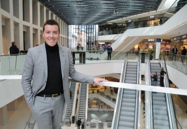 Bild 1 von 5: Kaufhauskönig René Benko unter Druck: Der einstige Vorzeigeunternehmer soll zwei Milliarden Euro an seine Gläubiger zahlen.