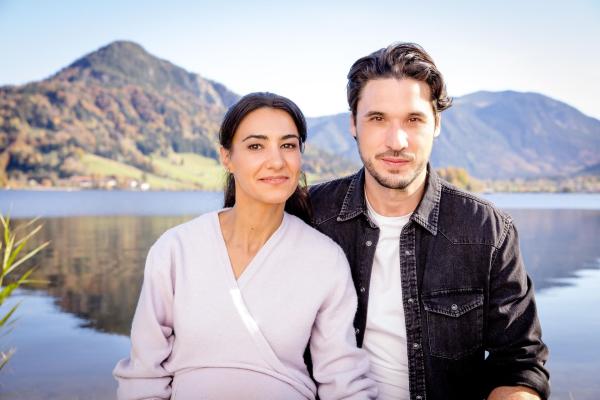 Bild 1 von 17: Bianca Marino (Rosetta Pedone, l.); Julian Gerlach (Alexander Milo, r.)