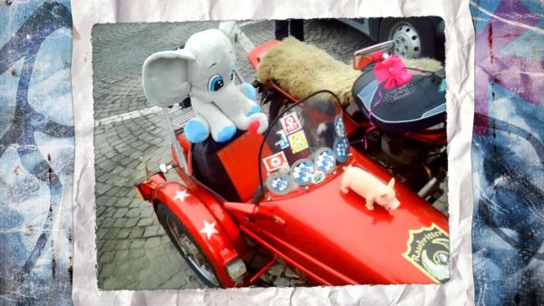 Bild 1 von 8: Im Bild: Motorrad Beiwagen.