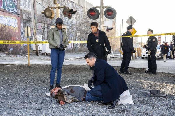 Bild 1 von 10: (v.l.n.r.) FBI SA Tiffany Wallace (Katherine Renee Kane); FBI SA Stuart Scola (John Boyd); NYPD Detective Claudia Ross (Tracey Conyer Lee)