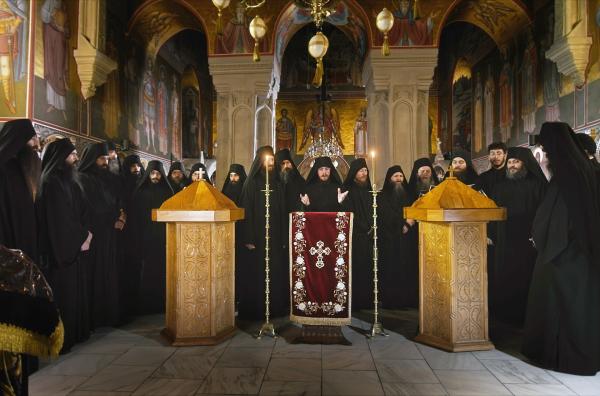 Bild 1 von 6: Der orthodoxe Chorgesang der Mönche aus den Moldauklöstern, hier im Kloster Putna, ist ein weniger bekannter Teil der rumänischen Musikkultur.