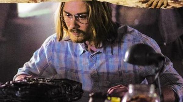 Bild 1 von 8: Eric (Lou Taylor Pucci)