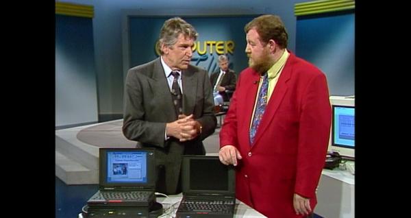 Bild 1 von 5: Von links: Wolfgang Back und Wolfgang Rudolph präsentieren 1994 einen Laptop mit CD-ROM-Laufwerk.