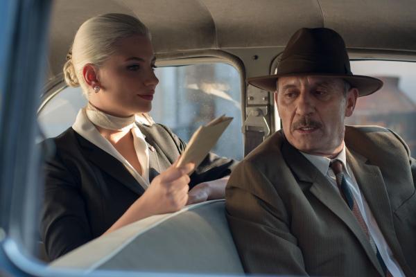 Bild 1 von 10: Patricia Márquez (Miriam Giovanelli, l.); Privatdetektiv (Cristobál Araqué, r.)