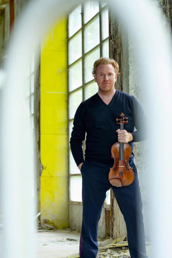 Bild 1 von 4: Daniel Hope zu Gast beim Adventskonzert aus Dresden in der Frauenkirche