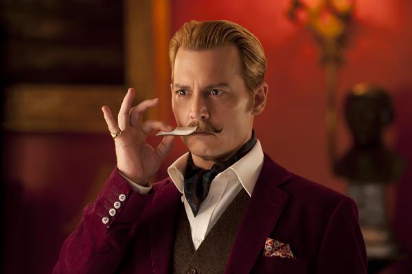 Bild 1 von 8: Lord Mortdecai (Johnny Depp) ist nicht nur Lebemann und Kunsthändler oder auch -schmuggler, sondern gibt dem MI-5 manchmal auch kleine Tipps aus der dunklen Welt der Kunstgeschäfte ...