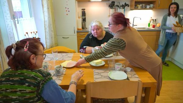 Bild 1 von 16: Im Bild: Ruth Oberhuber lebt in einer Wohngemeinschaft.