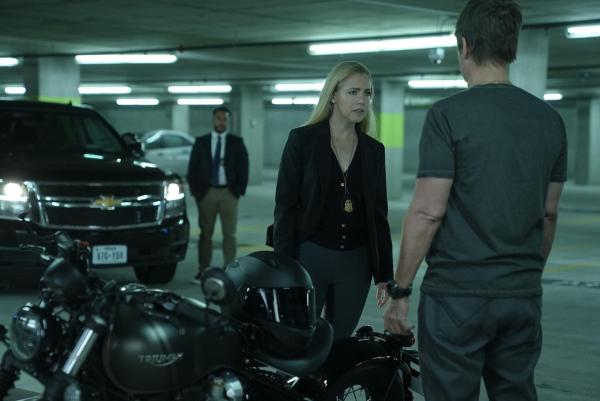 Bild 1 von 10: Rose Casey (Amanda Schull, l.); Owen Strand (Rob Lowe, r.)