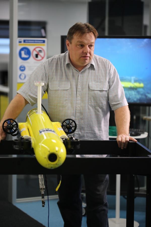 Bild 1 von 2: Dr. Matthew Dunbabin, Ingenieur für Robotik.