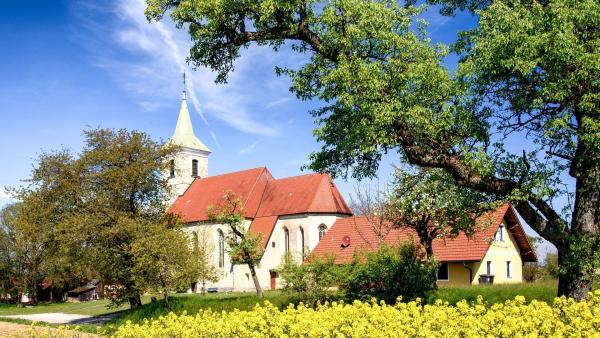 Bild 1 von 4: Die Katholische Filialkirche in Weigersdorf in Oberösterreich