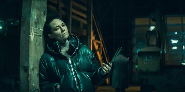 Bild 1 von 31: Im Bild: Tamar (Sabine Timoteo) hat von ihrem Bruder ein Messer bekommen, um Damian für seine Fehlleistung zu bestrafen.