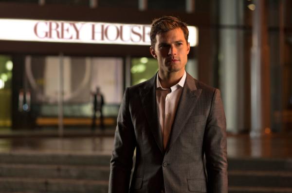 Bild 1 von 4: JAMIE DORNAN stars as billionaire entrepreneur Christian Grey in the phenomenon Fifty Shades of Grey.
