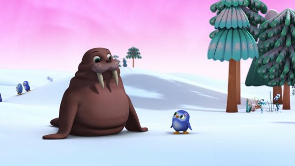 Bild 1 von 3: Pinguin-Mädchen Peggy bittet Walross Wilma, bei der Suche nach dem perfekten Pinguin-Stein zu helfen.
