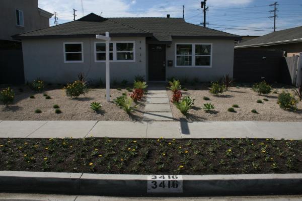 Bild 1 von 2: Tarek und Christina werden auf ein Haus in Torrance, Kalifornien aufmerksam, doch das Haus ist in einem sehr schlechten Zustand. Werden sich die Makler dieses Mal verzocken?