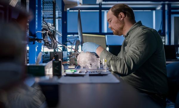 Bild 1 von 7: Forscher arbeiten daran, unser Gehirn mit Computern zu verbinden.